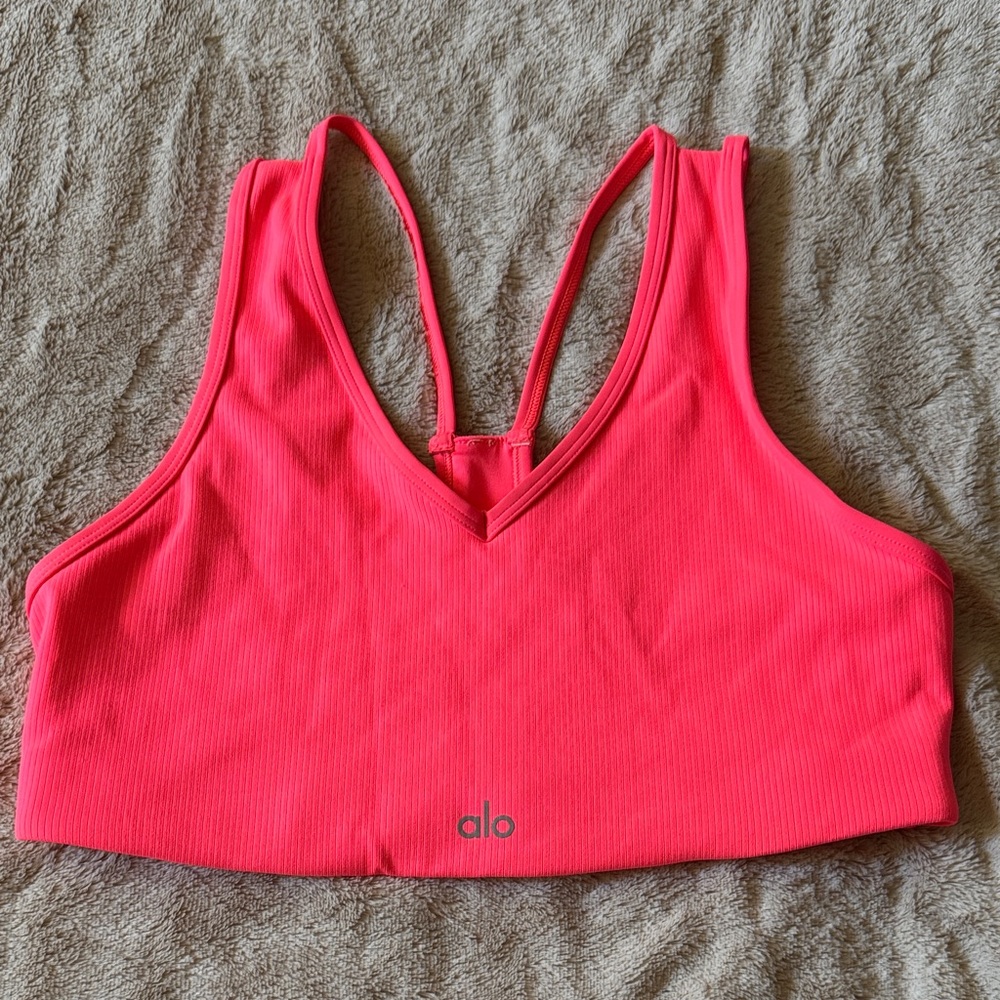 EUC Alo yoga highlighter pink bra